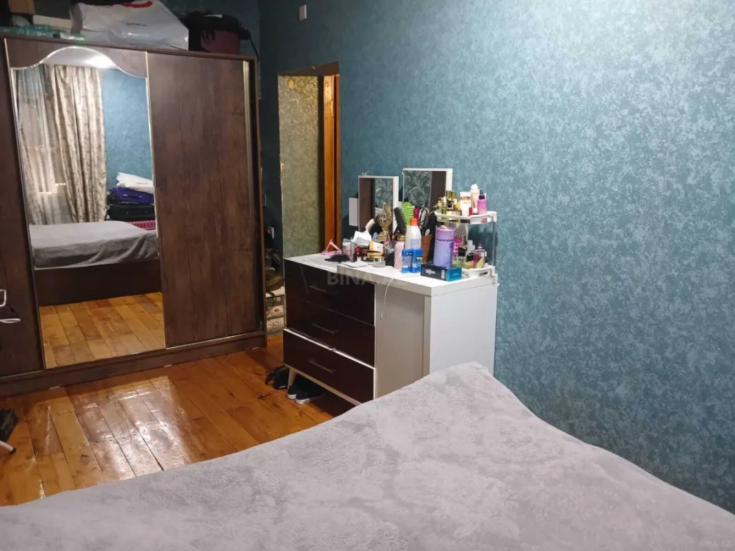 Satılır 5 otaqlı mənzil 100 m²