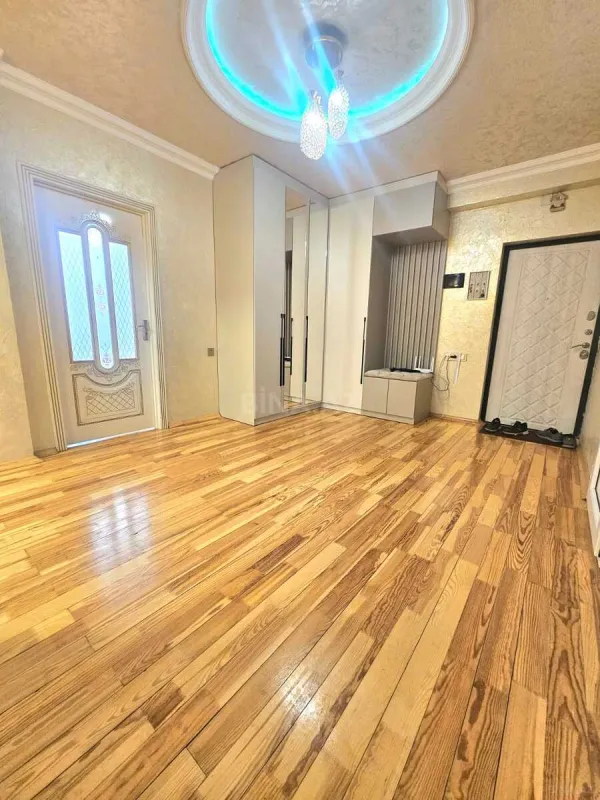 Satılır 3 otaqlı mənzil 120 m²