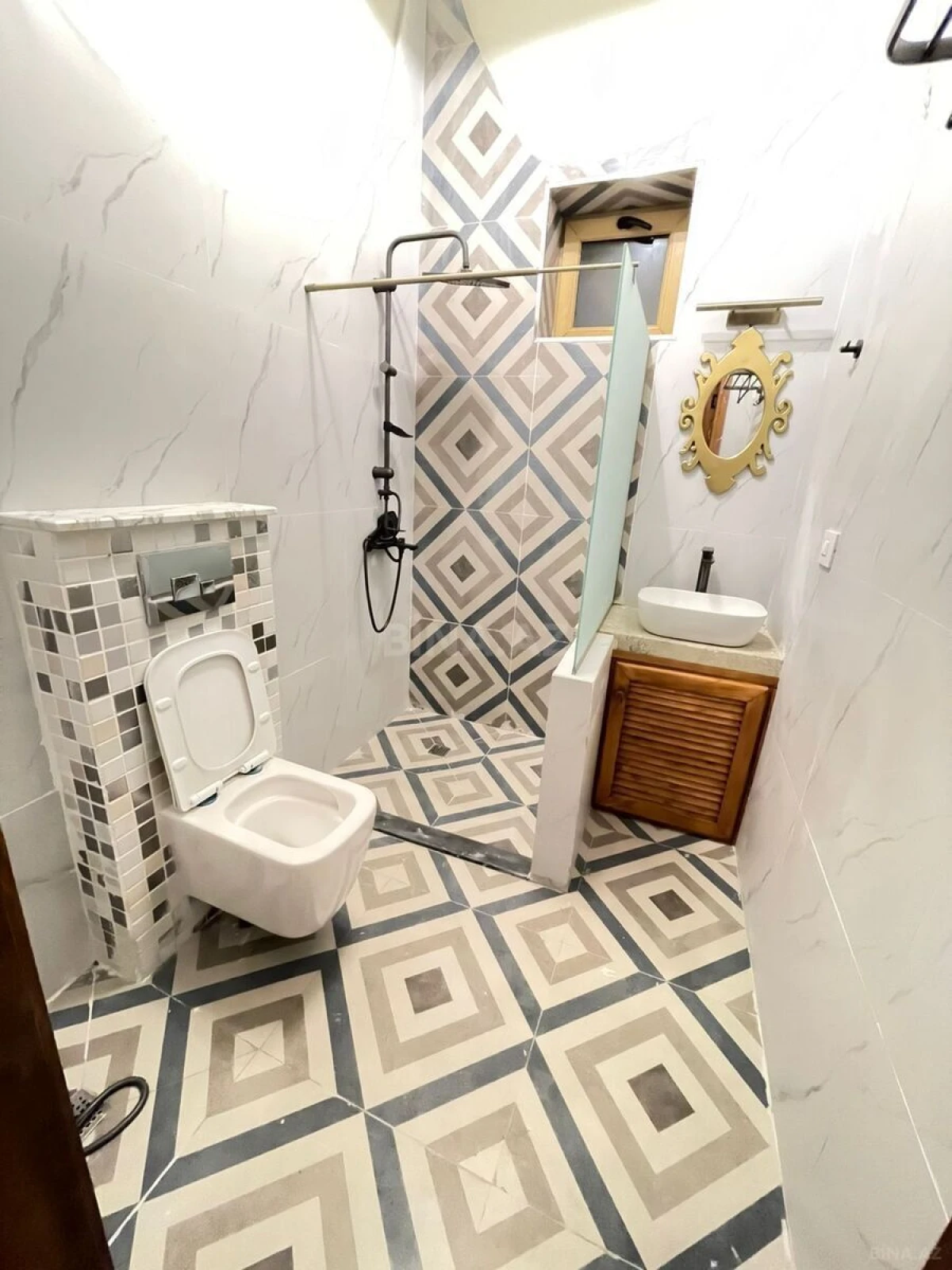 Satılır 7 otaqlı həyət evi 360 m²