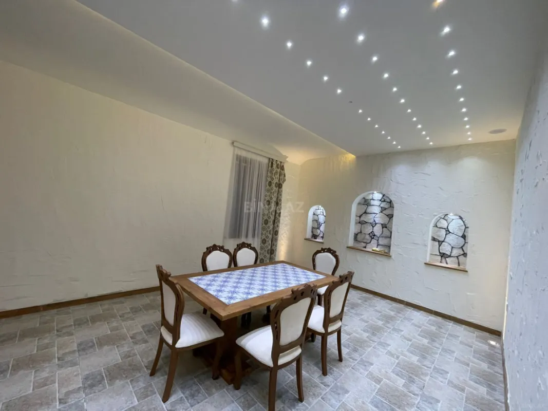 Satılır 7 otaqlı həyət evi 360 m²