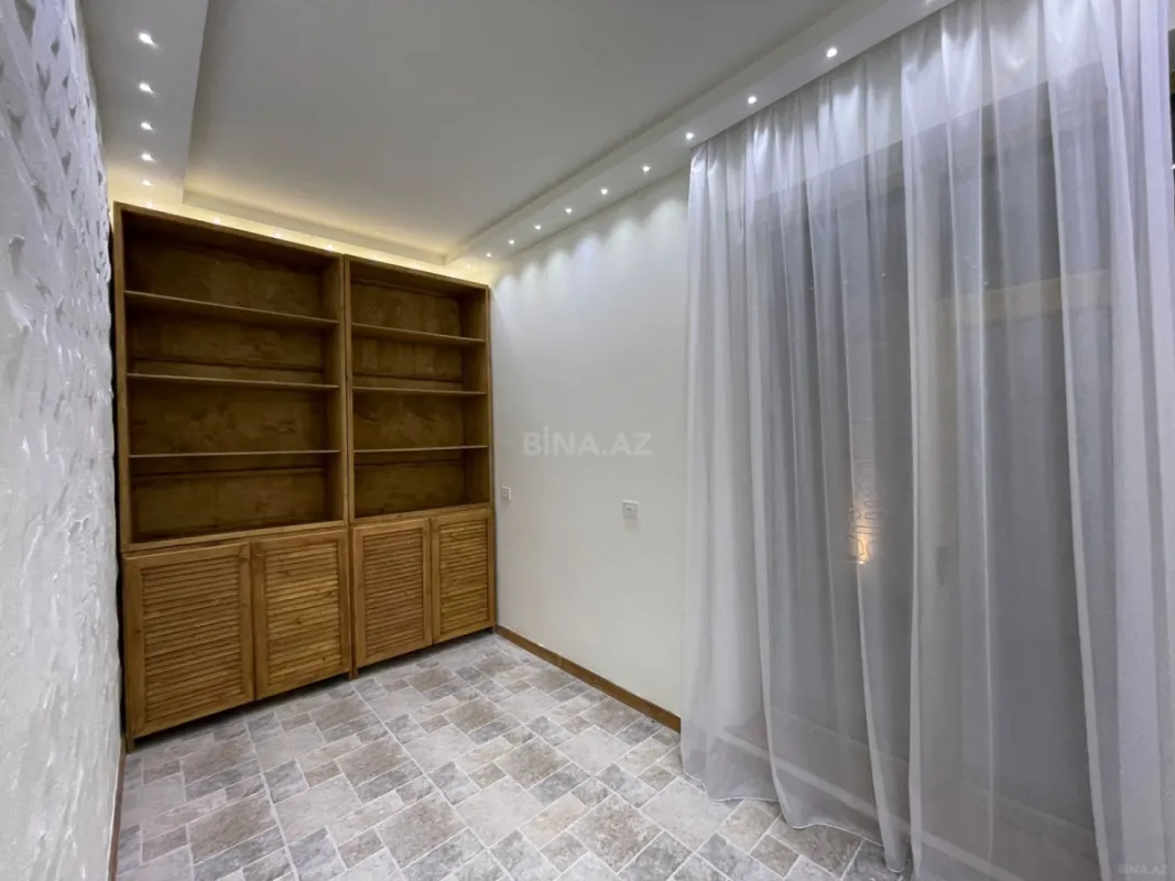 Satılır 7 otaqlı həyət evi 360 m²