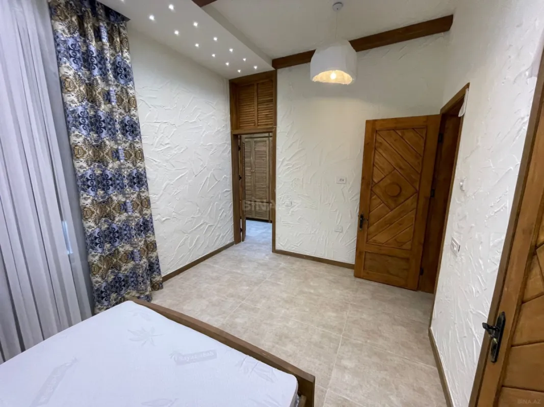 Satılır 7 otaqlı həyət evi 360 m²