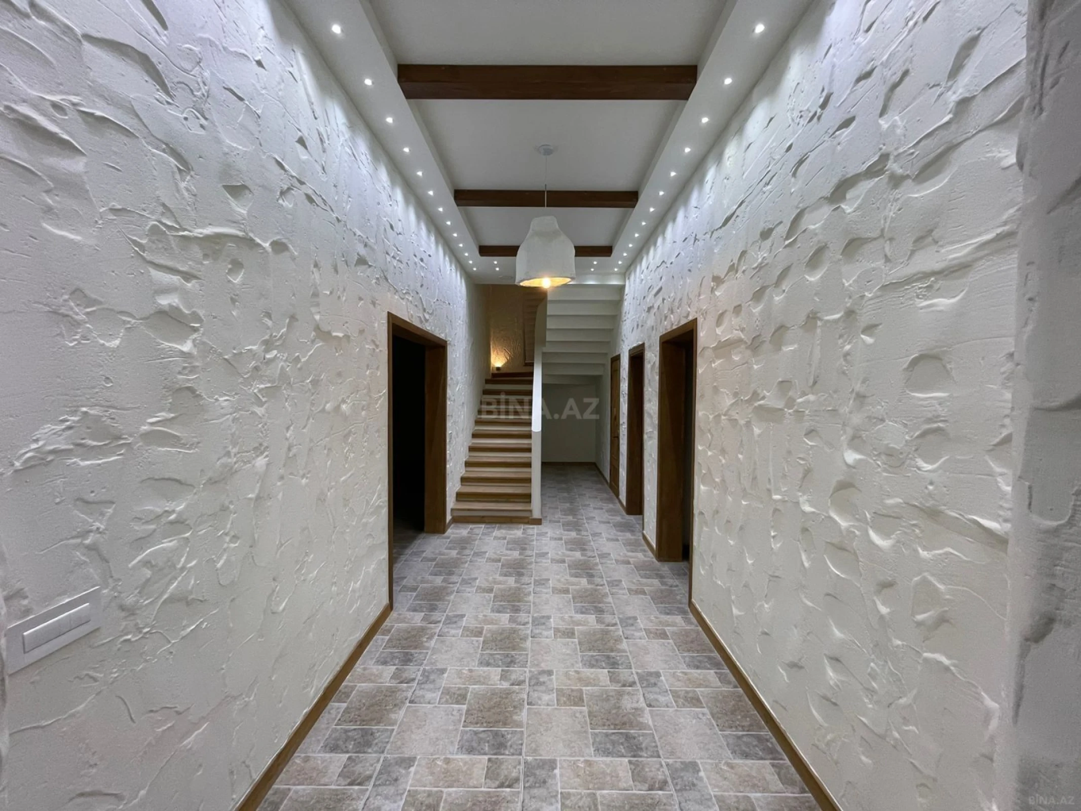 Satılır 7 otaqlı həyət evi 360 m²