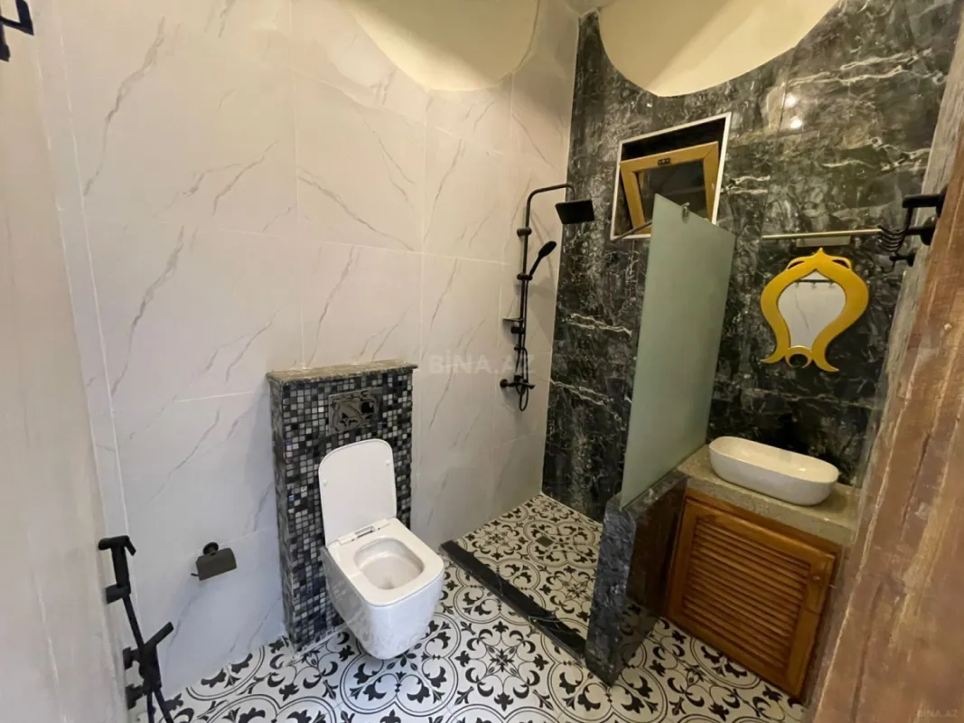 Satılır 7 otaqlı həyət evi 360 m²