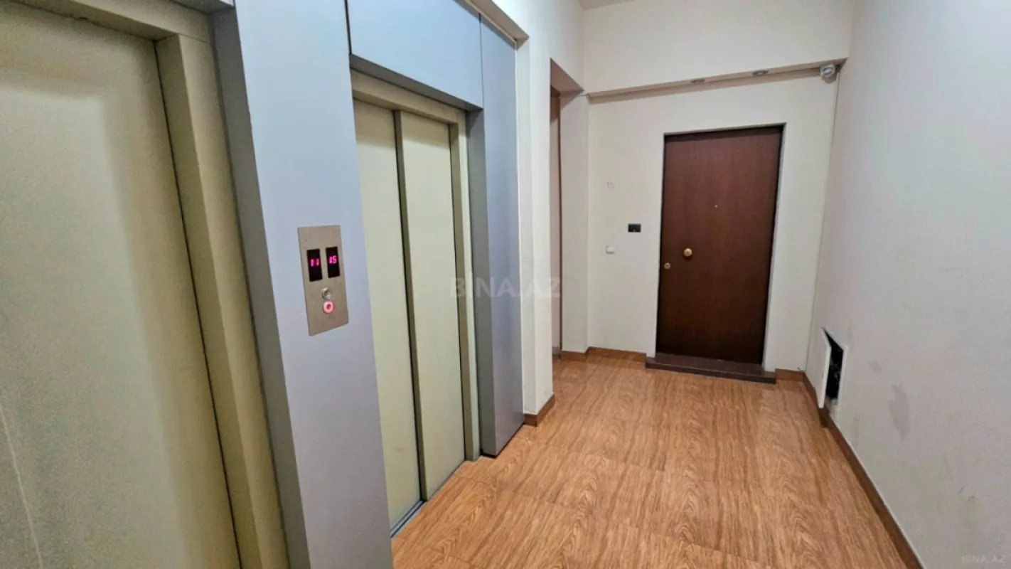 Satılır 5 otaqlı mənzil 234 m²