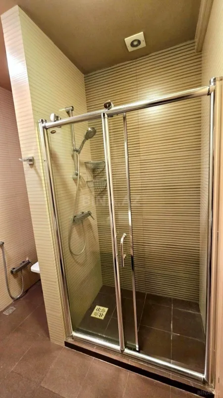 Satılır 5 otaqlı mənzil 234 m²