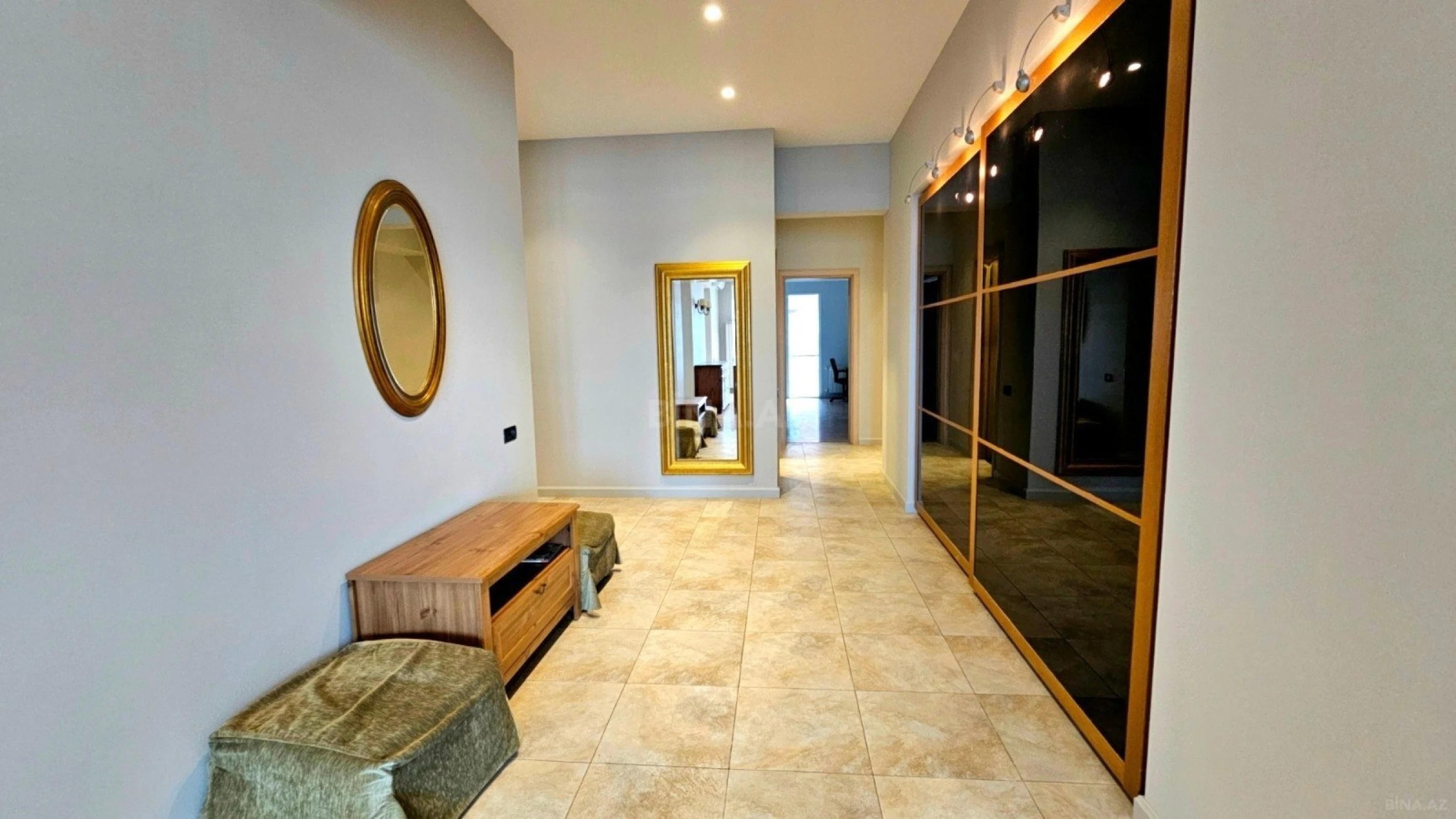 Satılır 5 otaqlı mənzil 234 m²