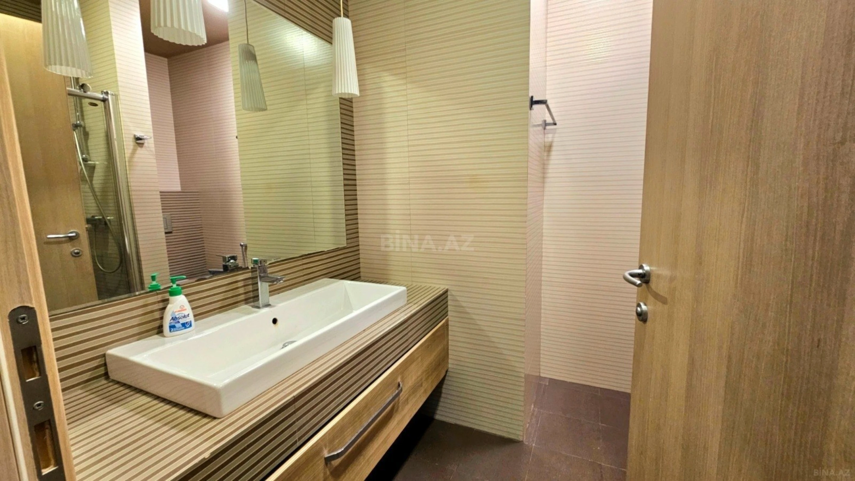 Satılır 5 otaqlı mənzil 234 m²