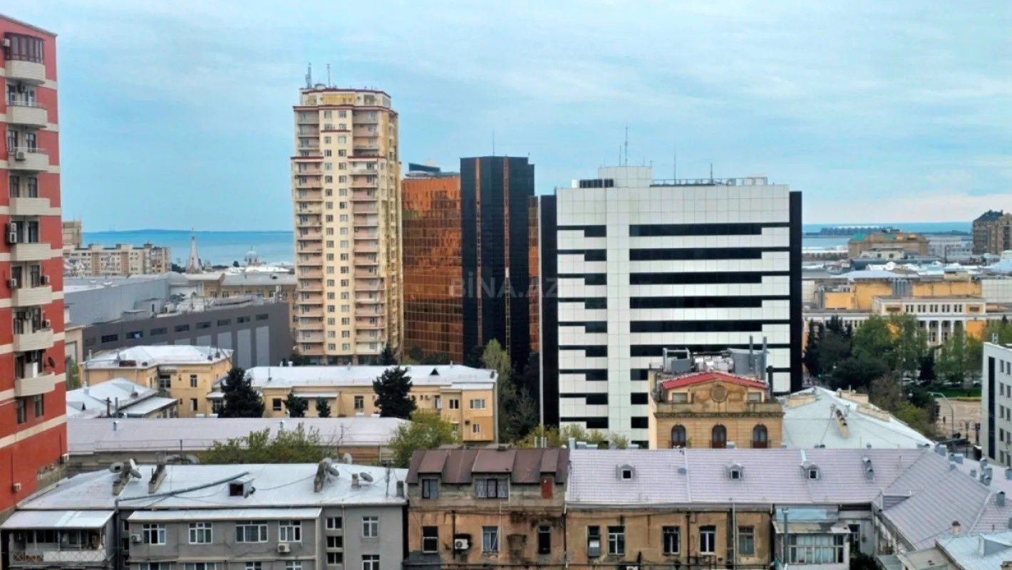 Satılır 5 otaqlı mənzil 234 m²