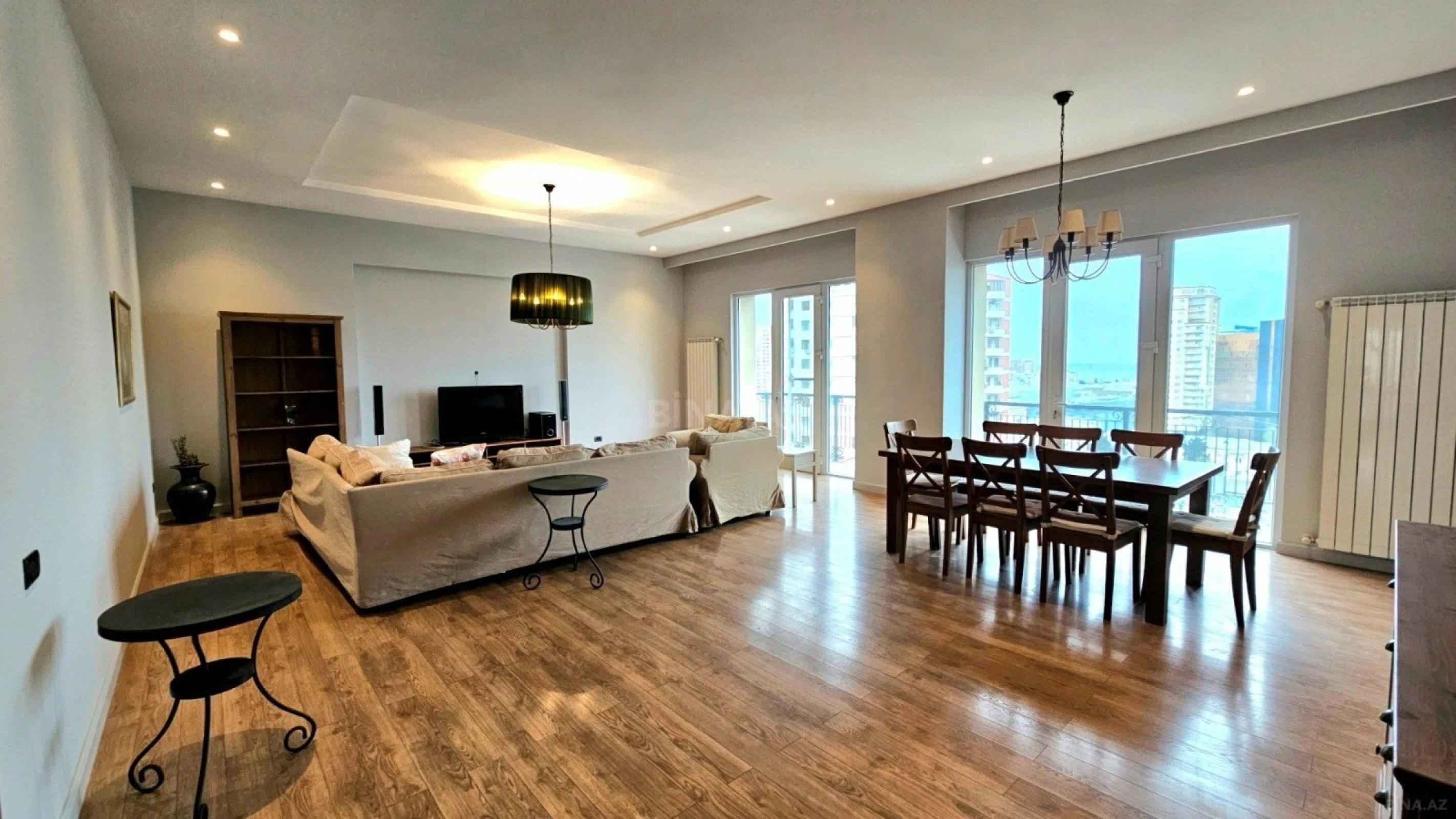 Satılır 5 otaqlı mənzil 234 m²