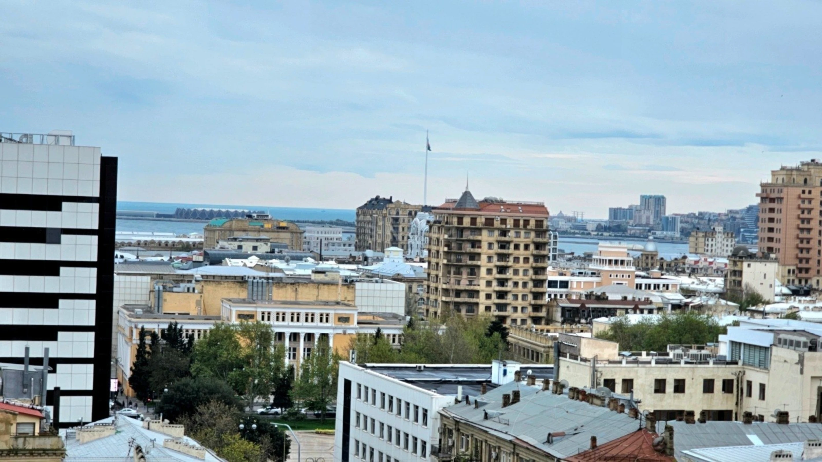 Satılır 5 otaqlı mənzil 234 m²