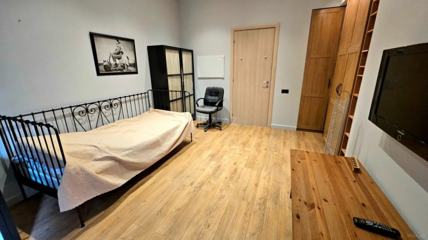 Satılır 5 otaqlı mənzil 234 m²