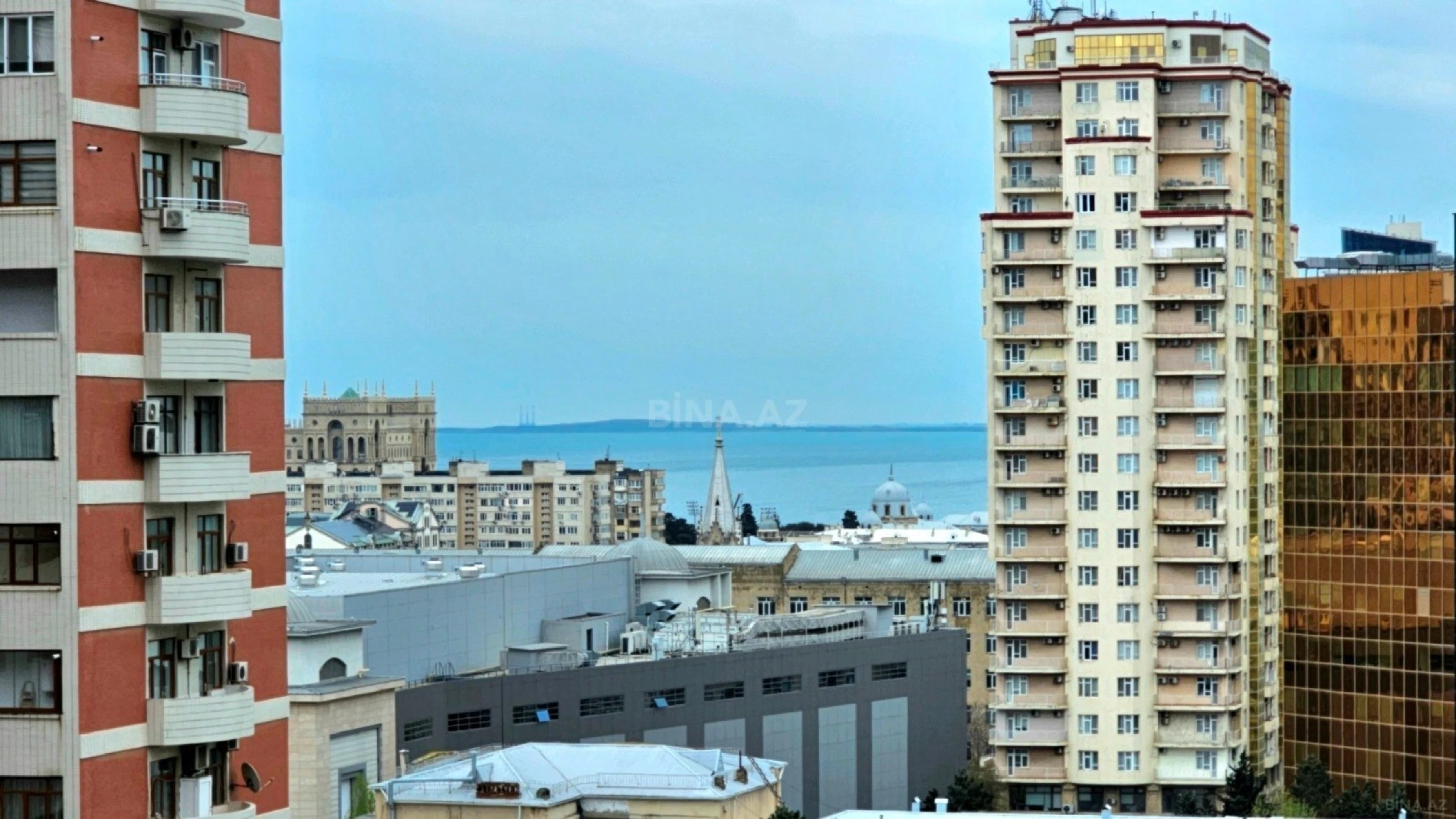 Satılır 5 otaqlı mənzil 234 m²