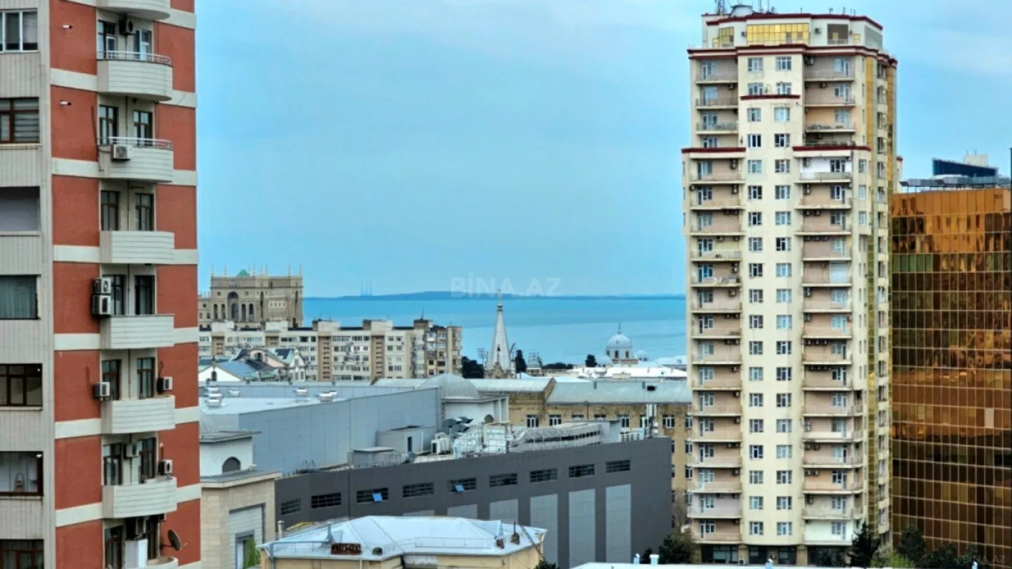 Satılır 5 otaqlı mənzil 234 m²