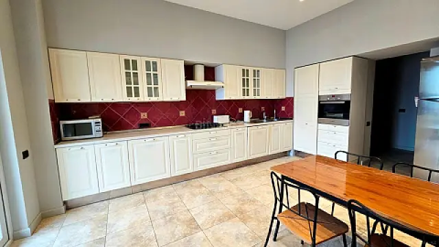 Satılır 5 otaqlı mənzil 234 m²