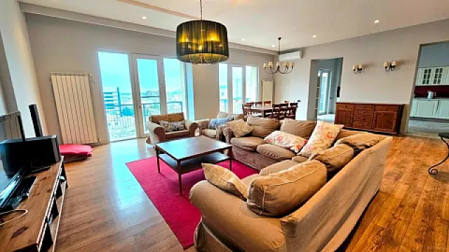 Satılır 5 otaqlı mənzil 234 m²