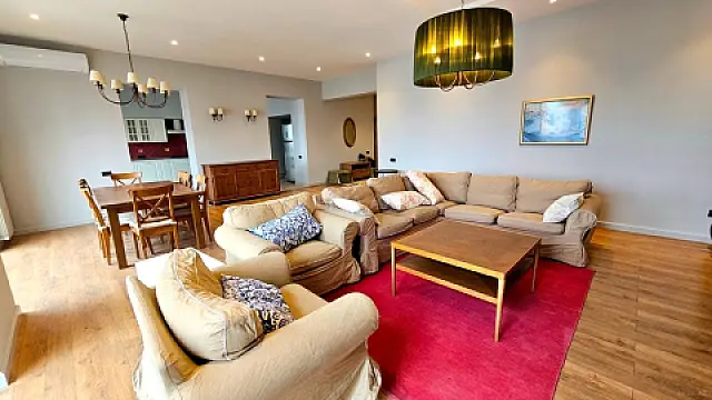 Satılır 5 otaqlı mənzil 234 m²