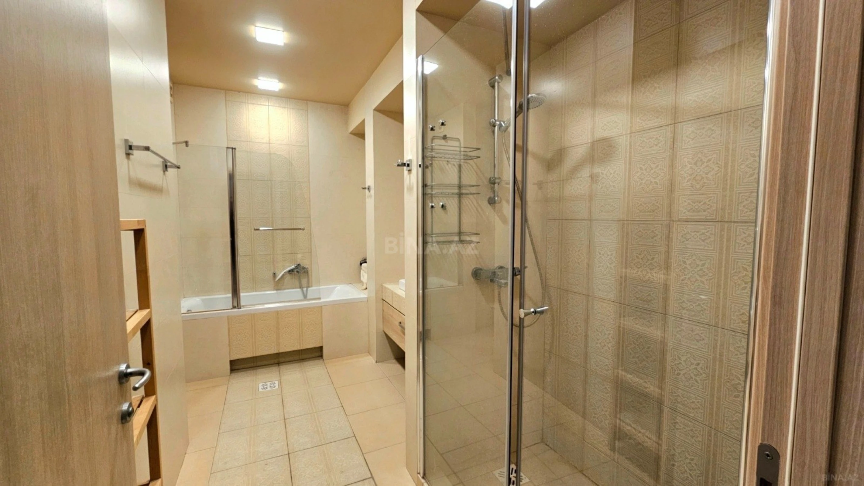 Satılır 5 otaqlı mənzil 234 m²