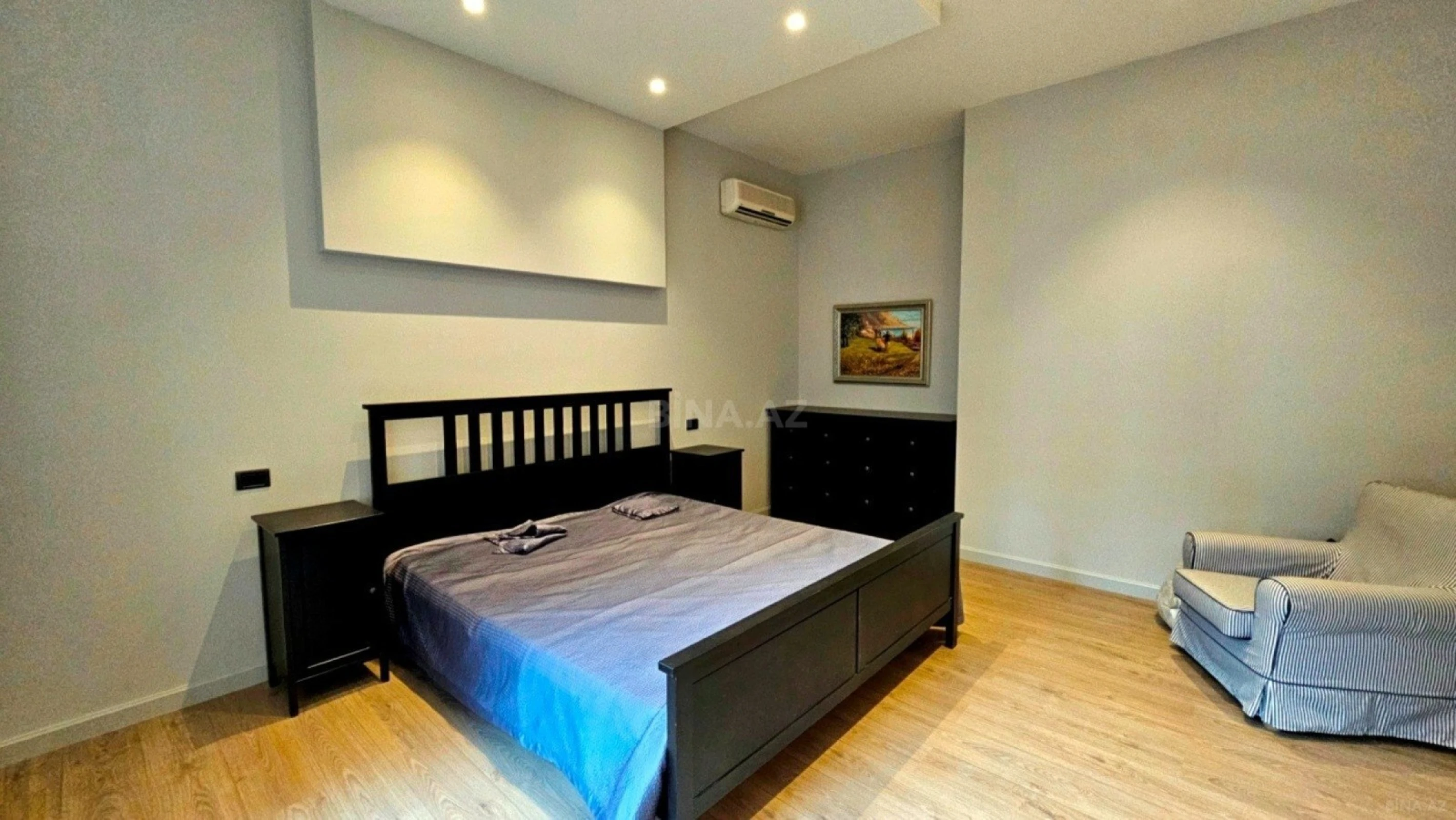 Satılır 5 otaqlı mənzil 234 m²