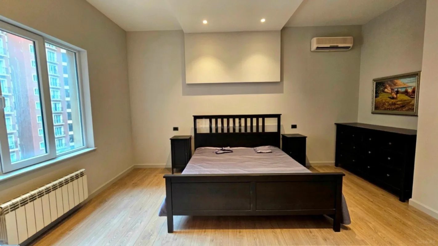 Satılır 5 otaqlı mənzil 234 m²