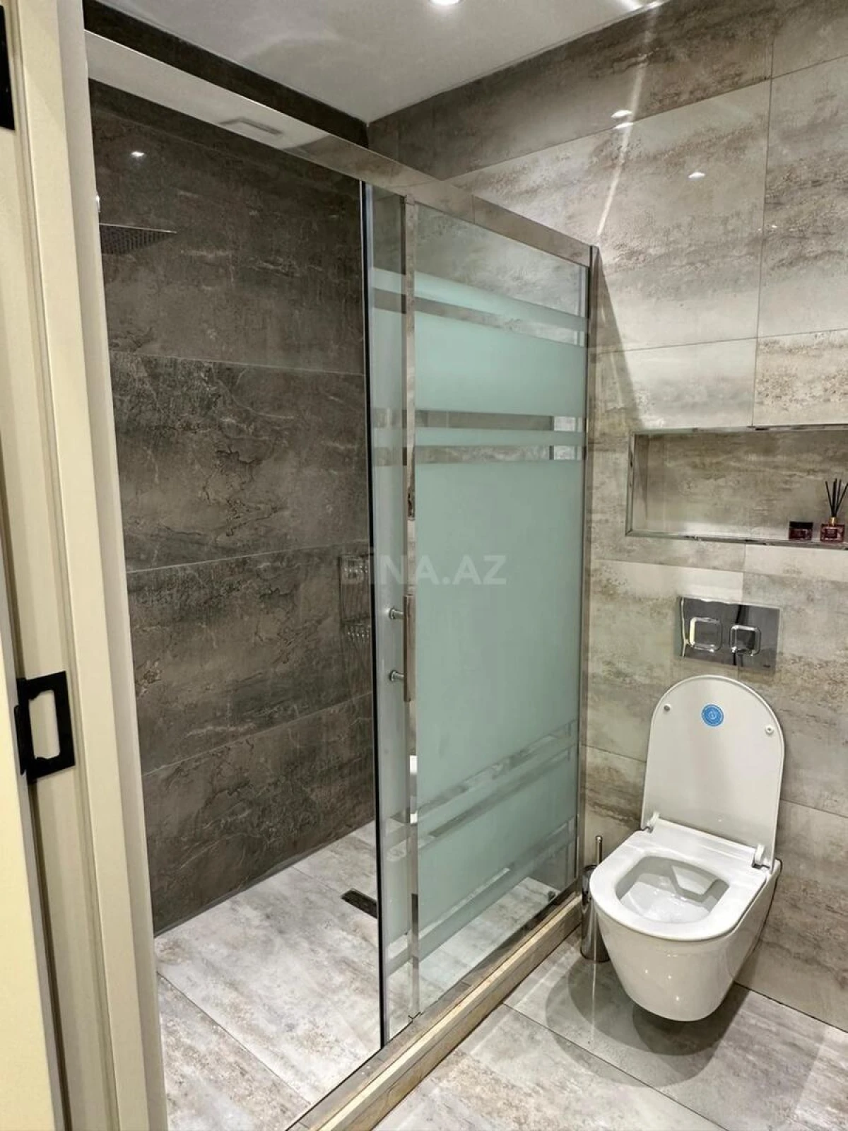 Satılır 3 otaqlı mənzil 104 m²