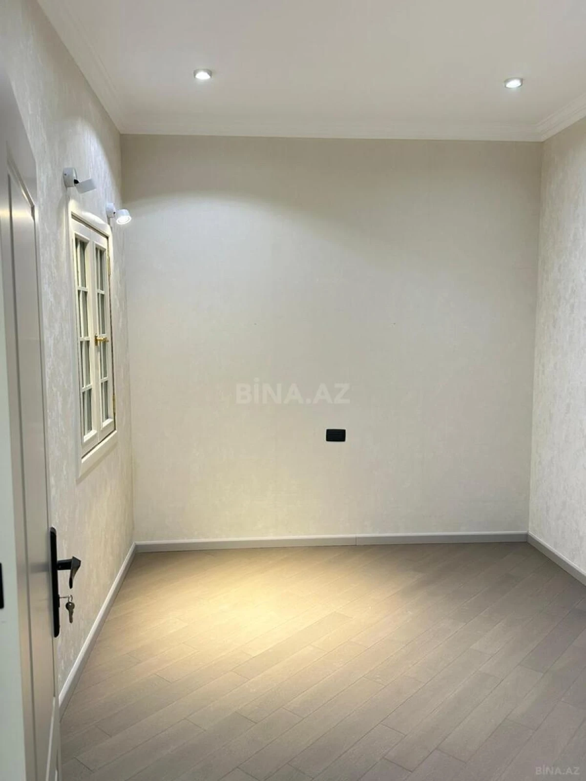 Satılır 3 otaqlı mənzil 104 m²