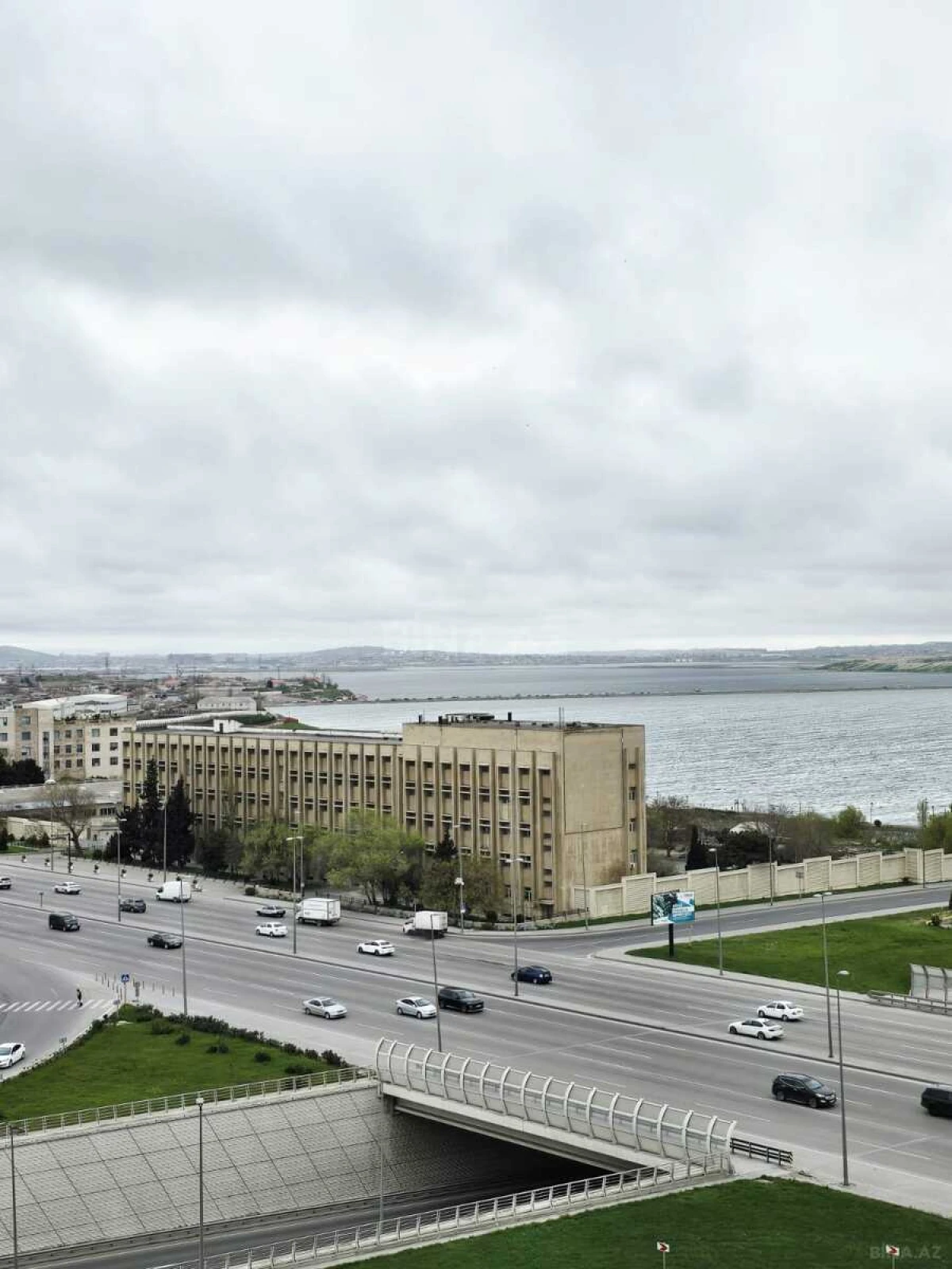 Satılır 3 otaqlı mənzil 107 m²