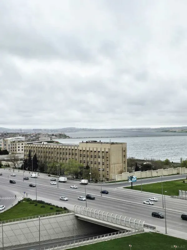 Satılır 3 otaqlı mənzil 107 m²