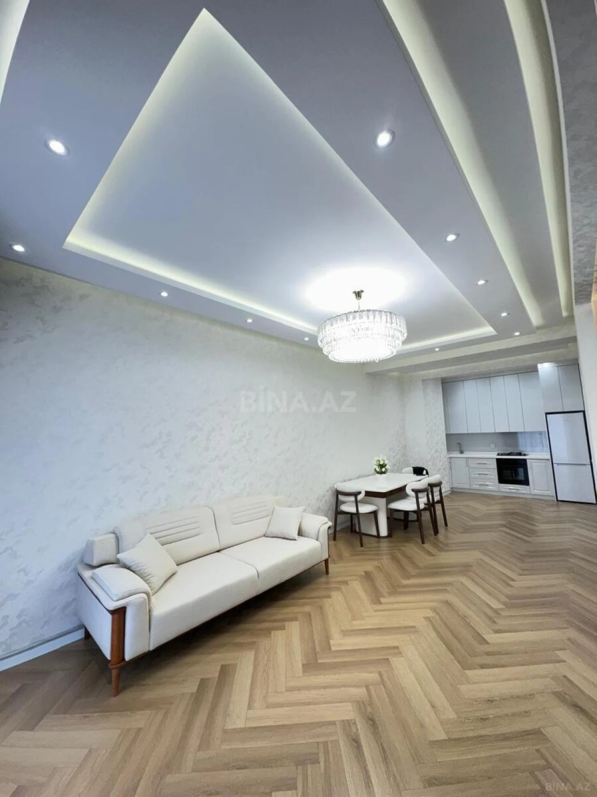 Satılır 3 otaqlı mənzil 107 m²
