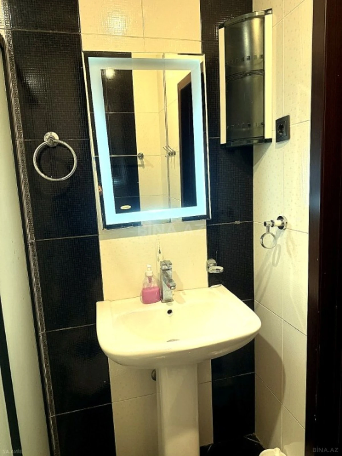 Kirayə verilir 2 otaqlı mənzil 65 m²