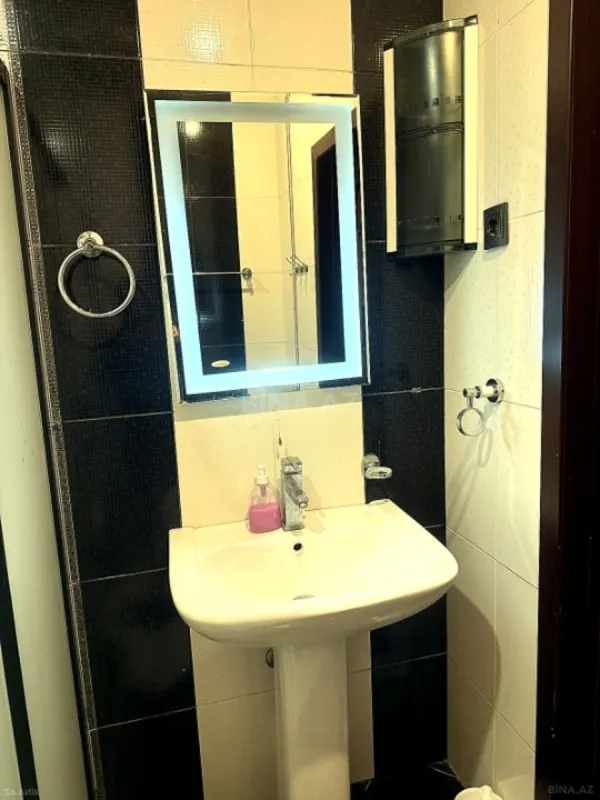 Kirayə verilir 2 otaqlı mənzil 65 m²
