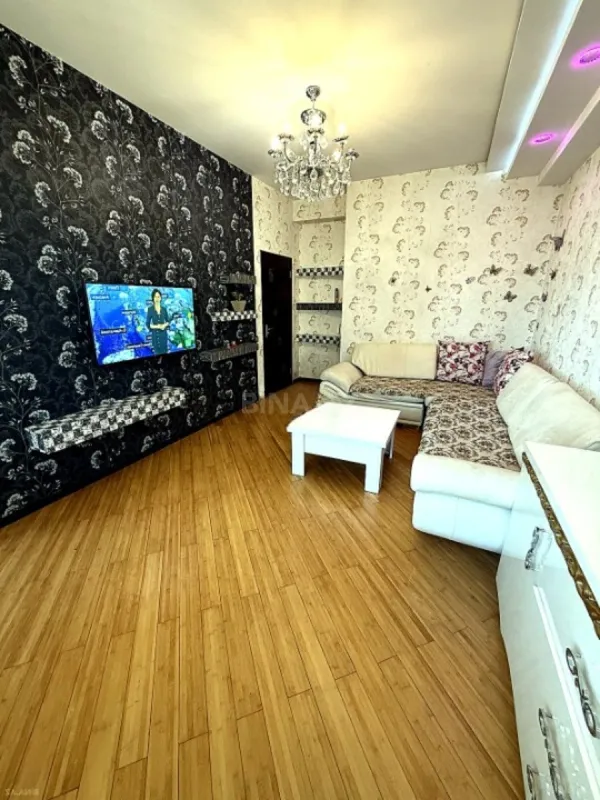 Kirayə verilir 2 otaqlı mənzil 65 m²
