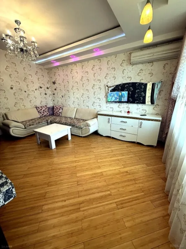 Kirayə verilir 2 otaqlı mənzil 65 m²