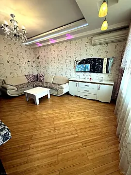 Kirayə verilir 2 otaqlı mənzil 65 m²