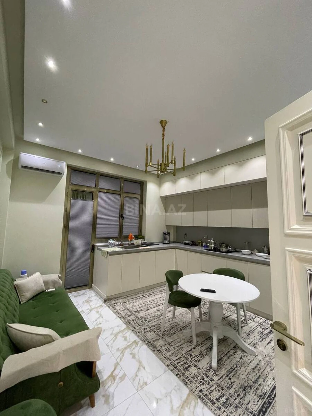 Satılır 3 otaqlı mənzil 155 m²
