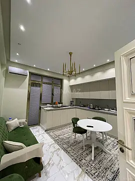 Satılır 3 otaqlı mənzil 155 m²
