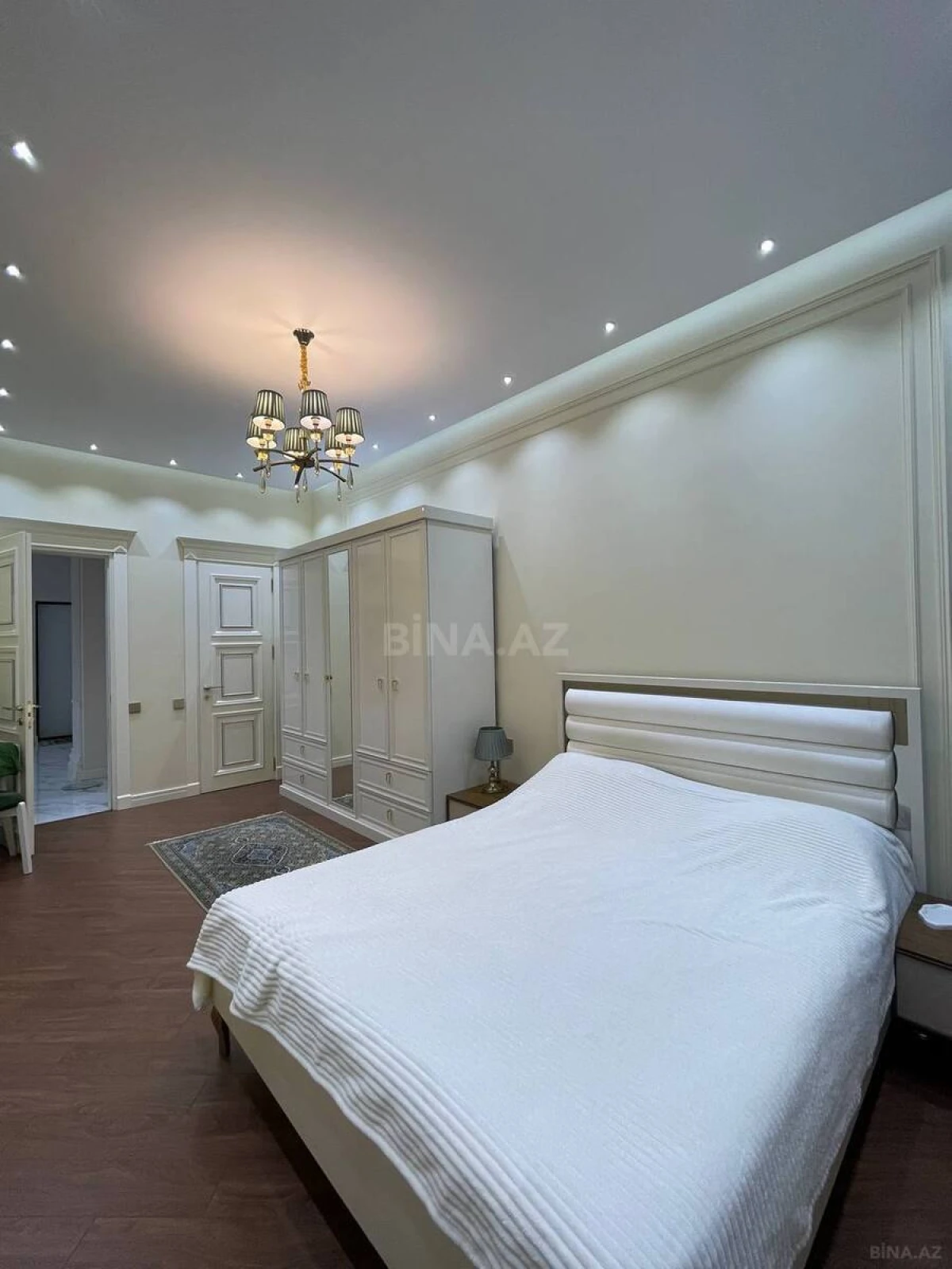 Satılır 3 otaqlı mənzil 155 m²