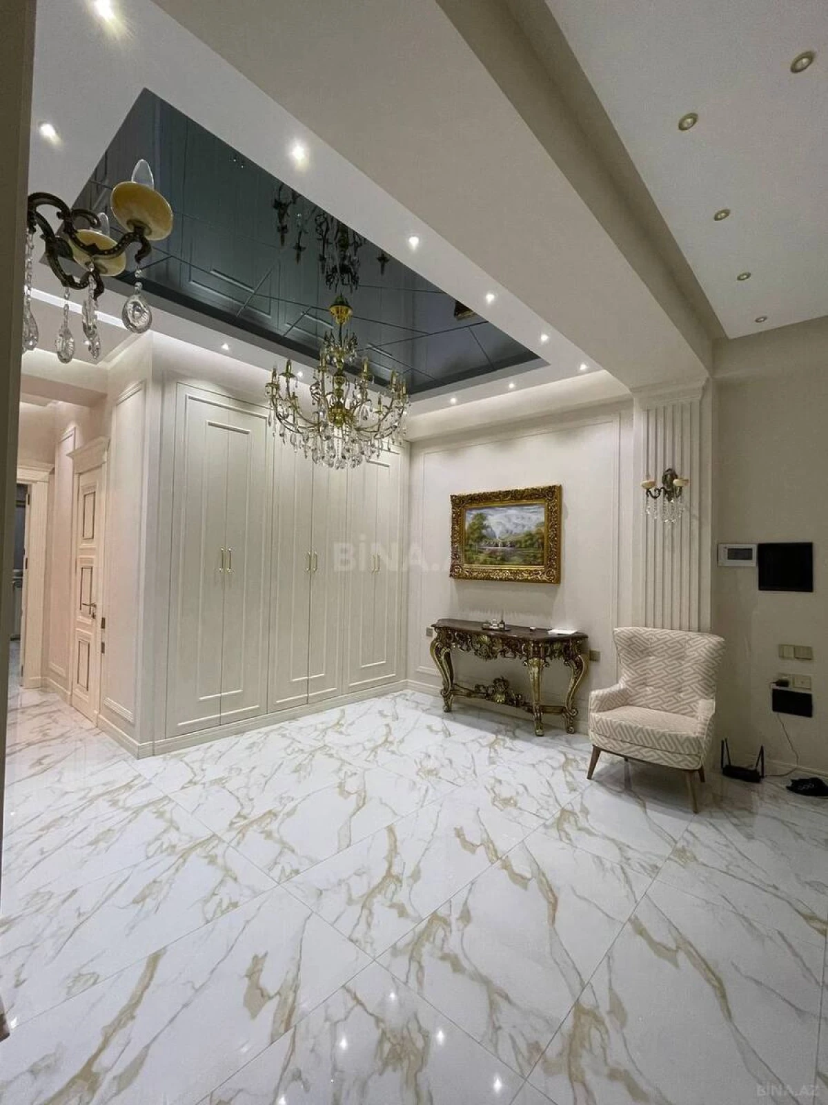 Satılır 3 otaqlı mənzil 155 m²