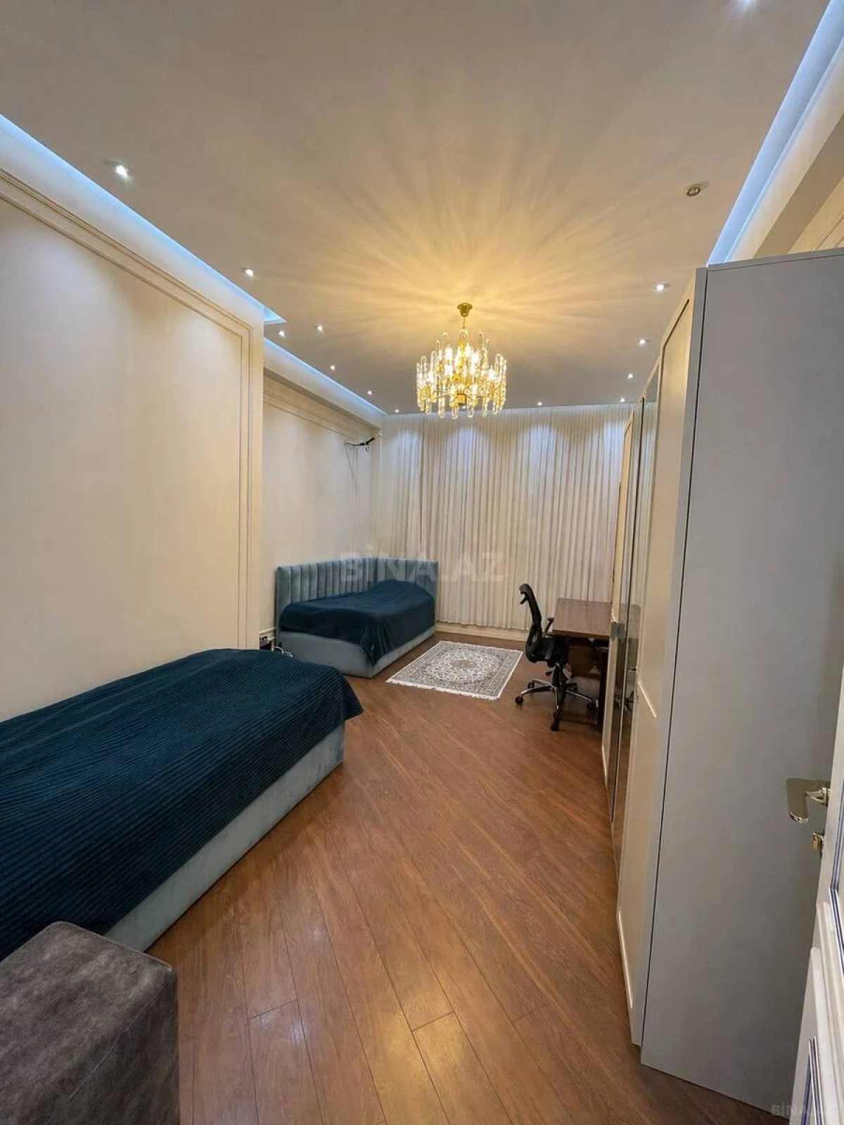 Satılır 3 otaqlı mənzil 155 m²