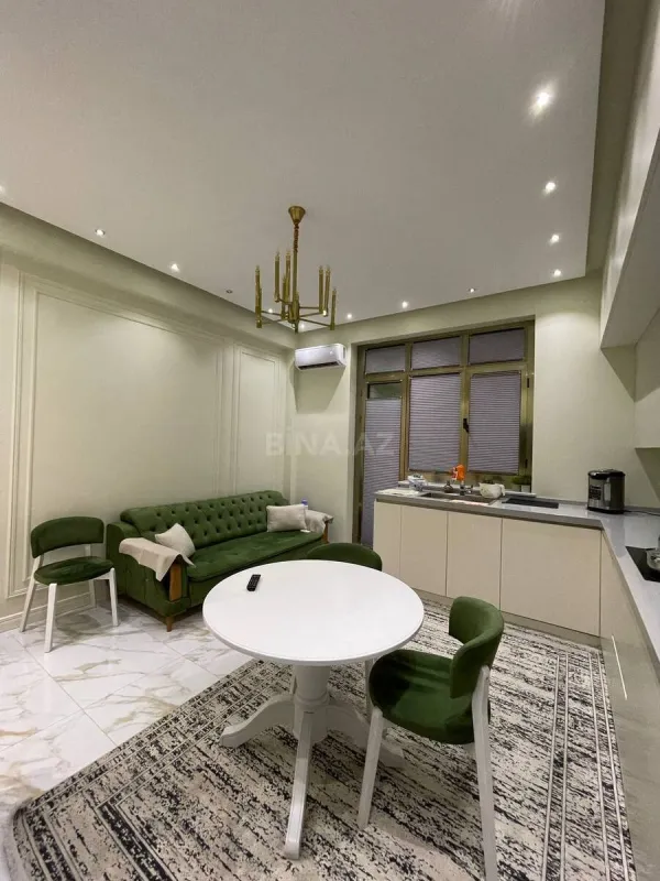 Satılır 3 otaqlı mənzil 155 m²