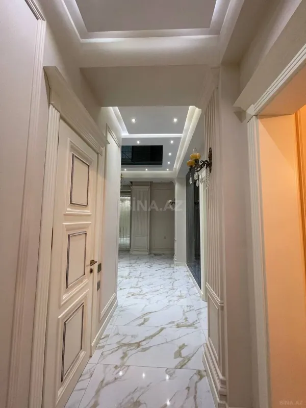 Satılır 3 otaqlı mənzil 155 m²