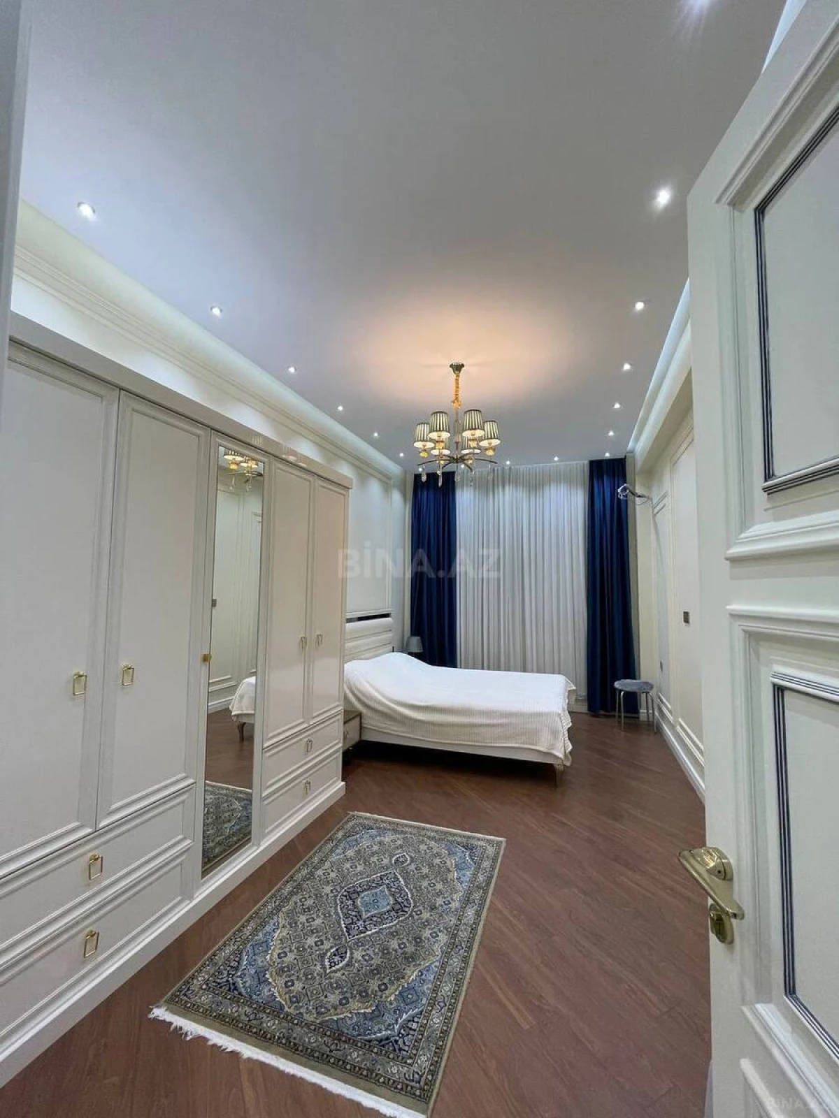 Satılır 3 otaqlı mənzil 155 m²