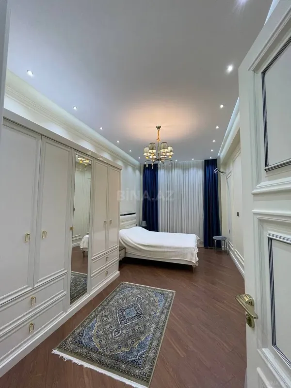 Satılır 3 otaqlı mənzil 155 m²