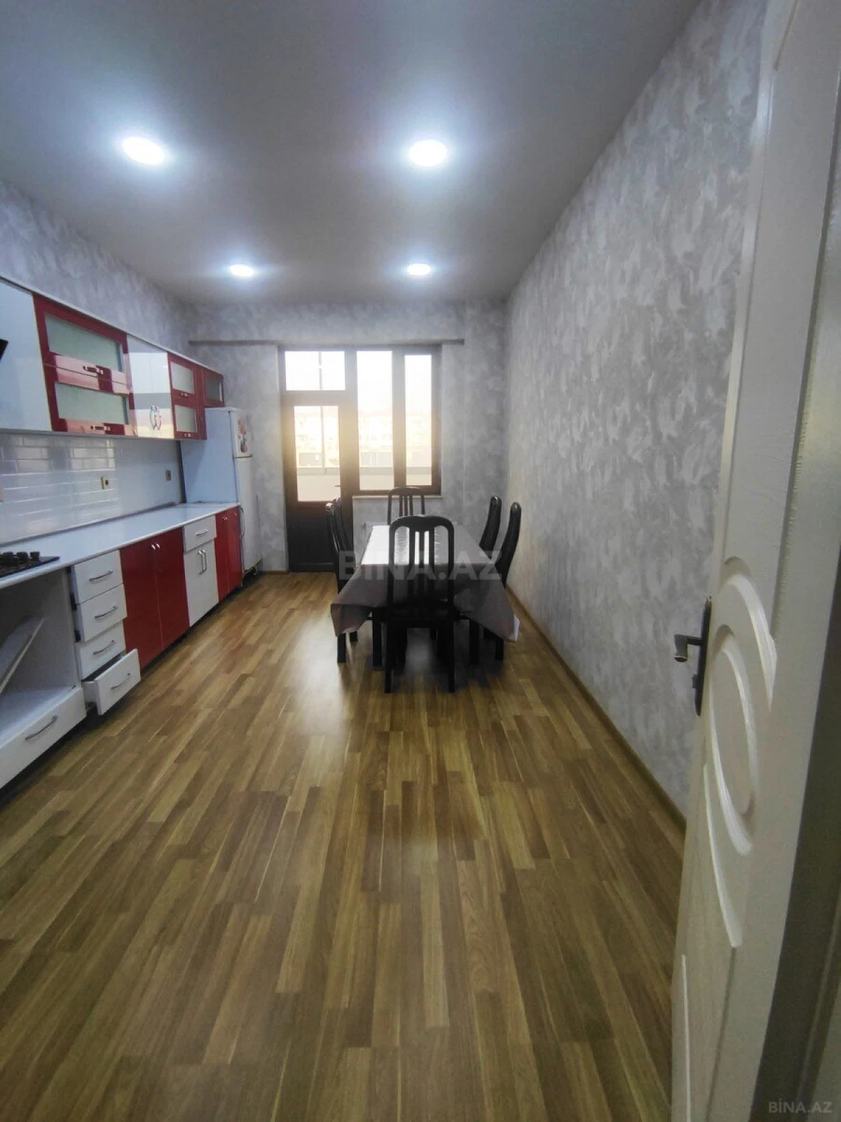 Satılır 3 otaqlı mənzil 105 m²