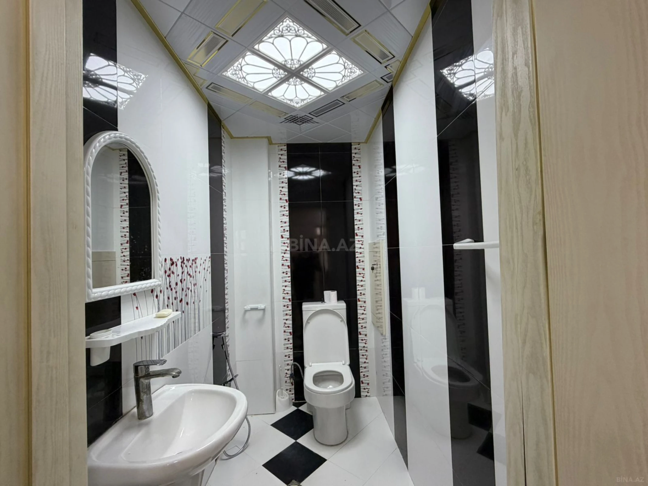 Kirayə verilir 3 otaqlı mənzil 140 m²