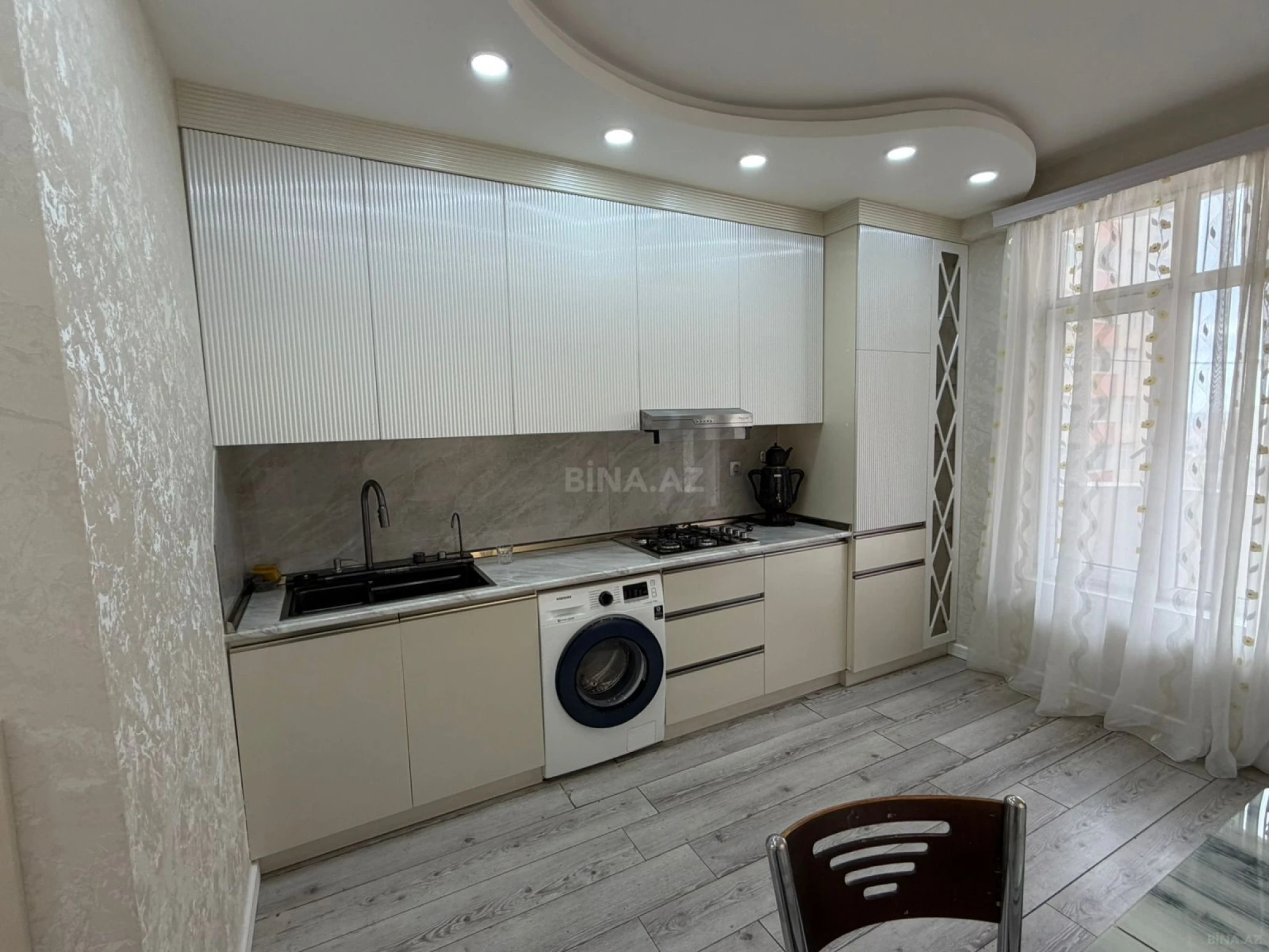 Kirayə verilir 3 otaqlı mənzil 140 m²