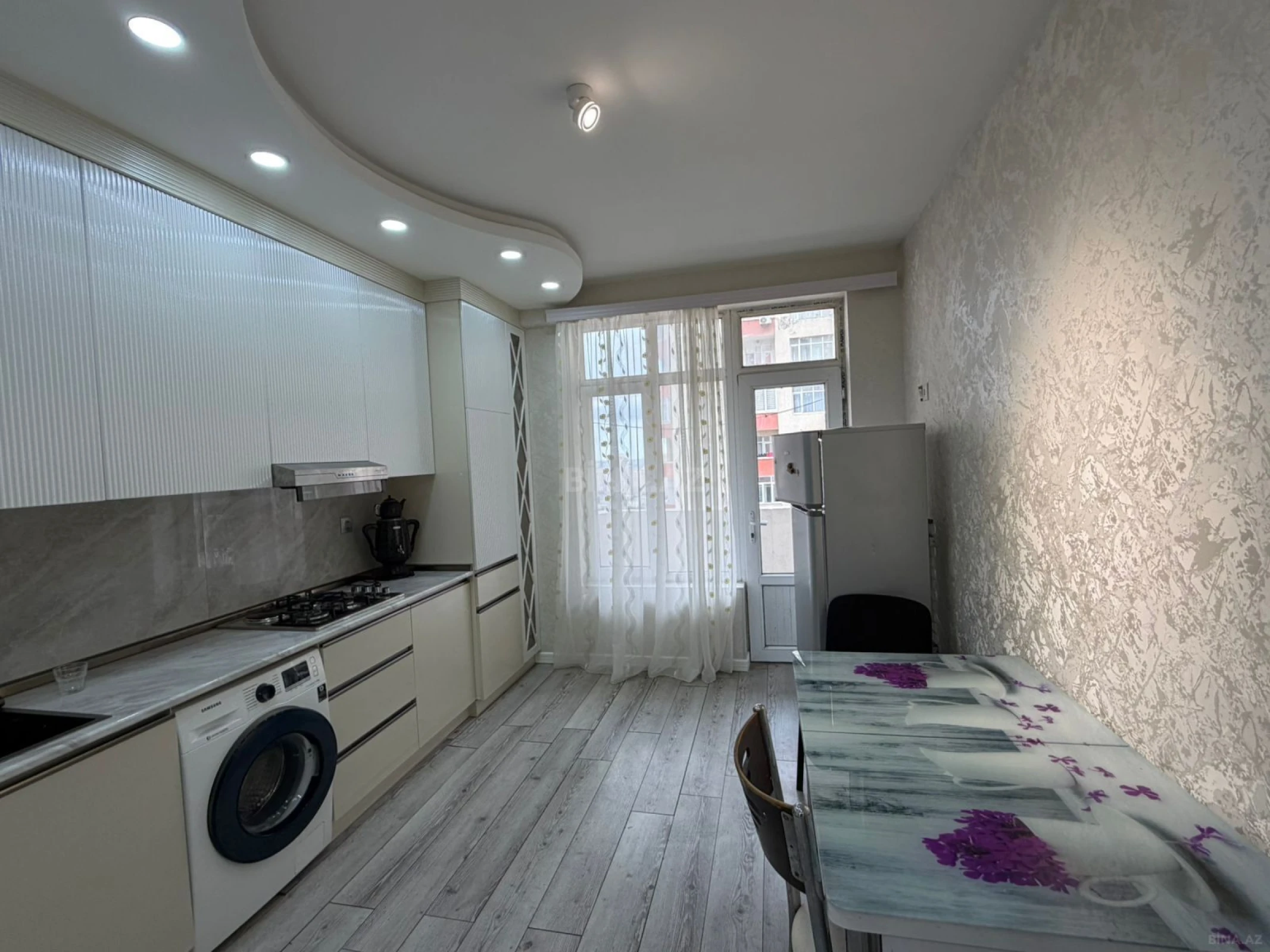 Kirayə verilir 3 otaqlı mənzil 140 m²