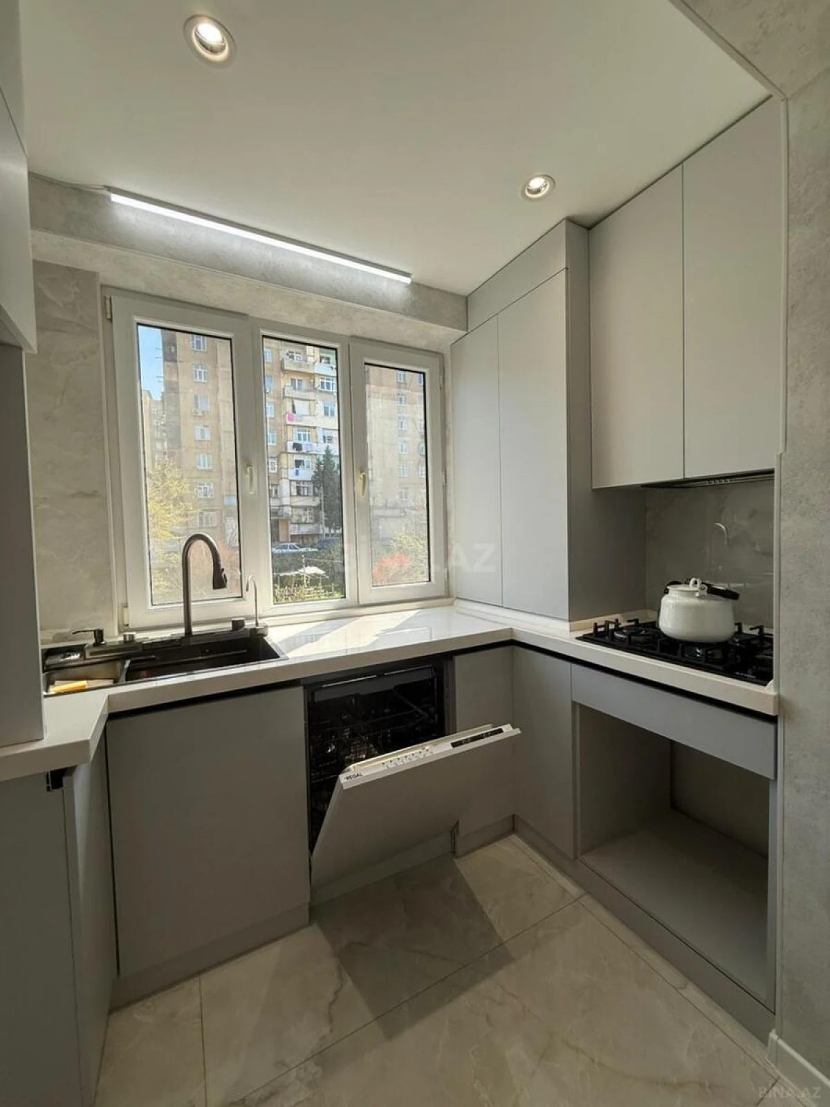 Satılır 4 otaqlı mənzil 80 m²