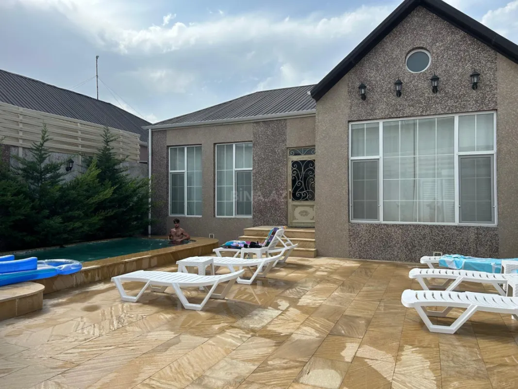 Satılır 4 otaqlı həyət evi 250 m²