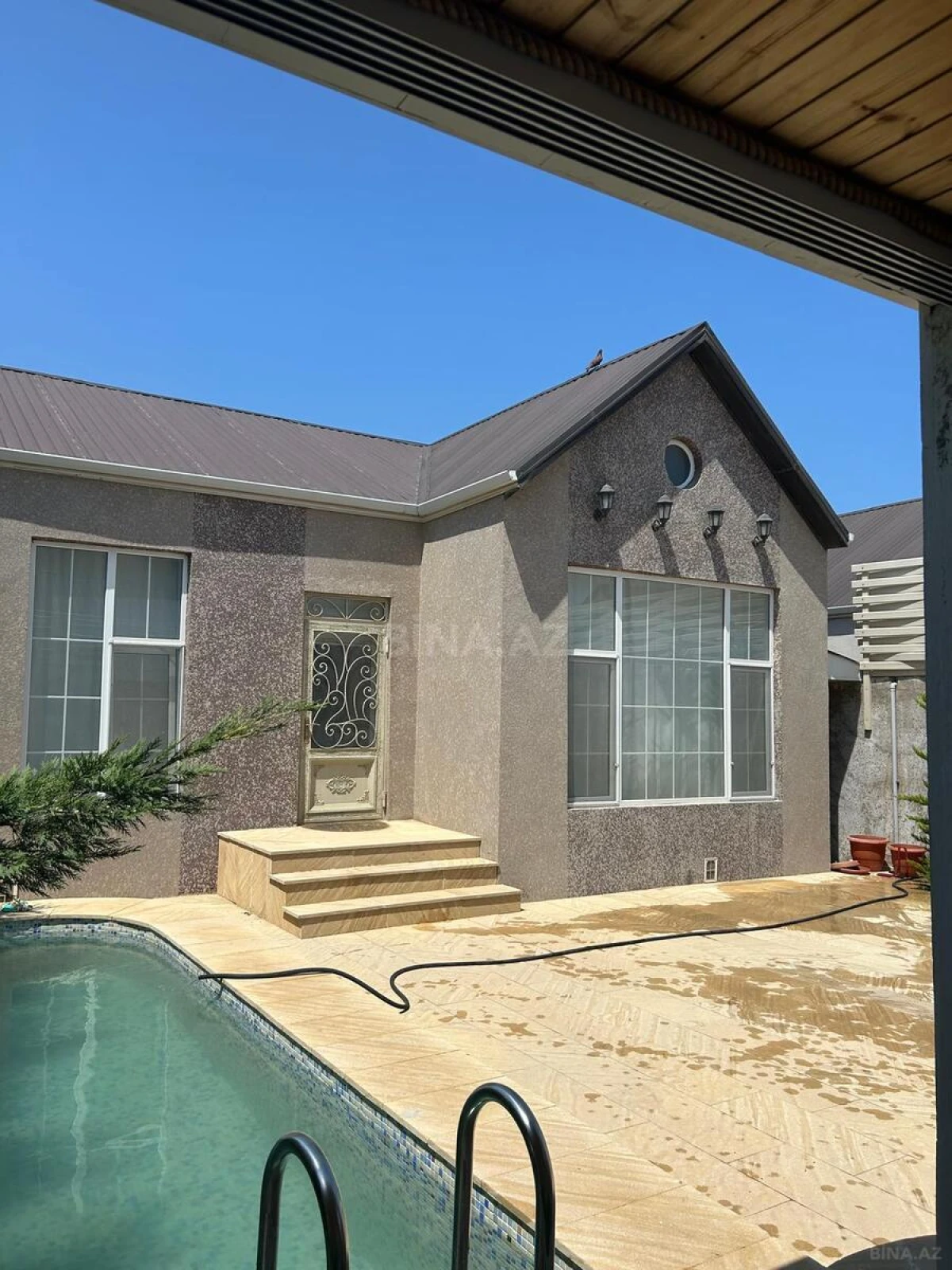 Satılır 4 otaqlı həyət evi 250 m²